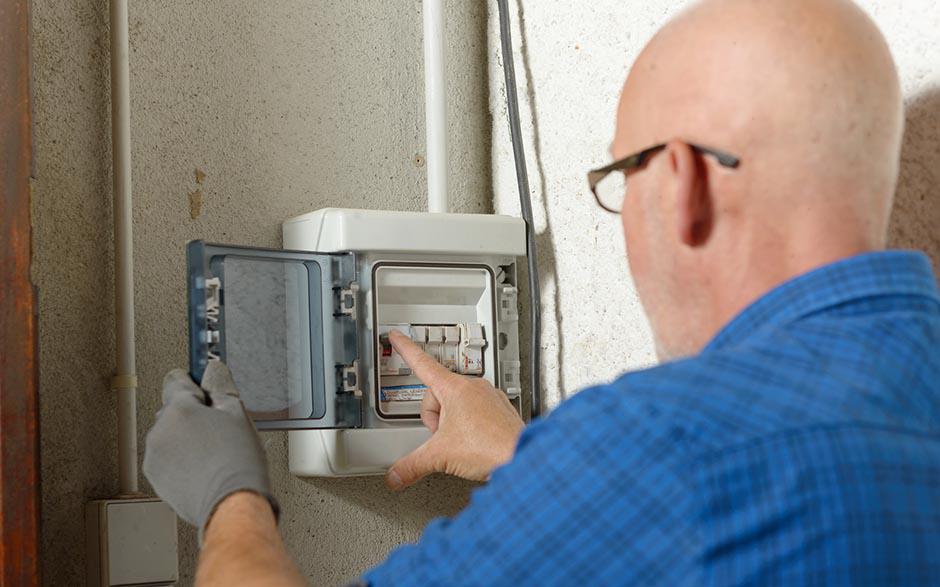 l'électricien Pierrelaye